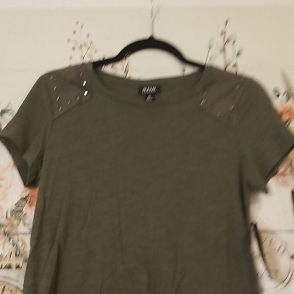 NWT a.n.a Oregano High Low Embellished Shoulder T - Picture 5 of 10